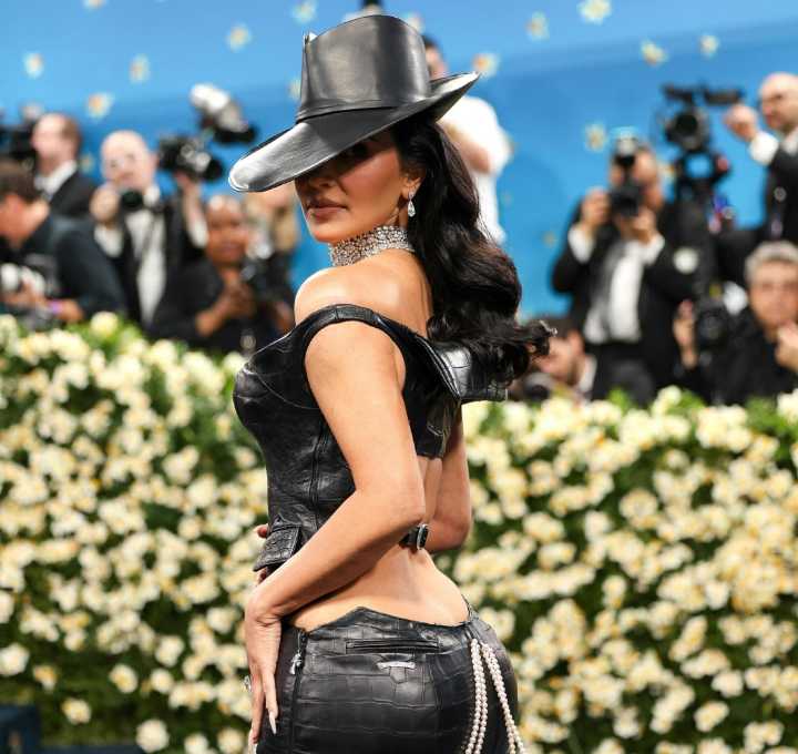 Cele|bitchy | Kim Kardashian graduated from her law-study program after six years
