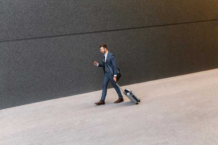 11 Unspoken Rules to Dressing the Part in Business Class