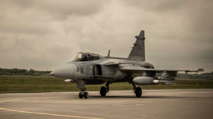 Six More Swedish Gripens Arrive in Poland to Support Key Logistical Hub for Ukraine