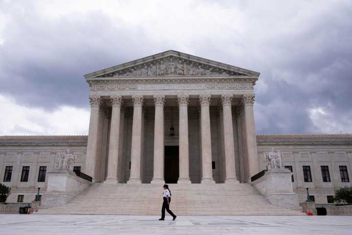 Corte Suprema autoriza la expulsión de medio millón de inmigrantes