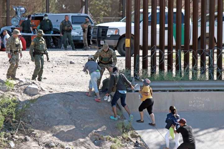 Corte Suprema permite a Trump revocar estatus de protección para miles de venezolanos