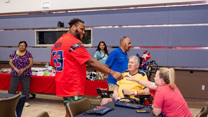 Texans Memorial Day at the VA with American National Insurance