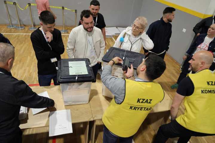 Finaliza la votación en Albania tras una campaña centrada en unirse a la UE