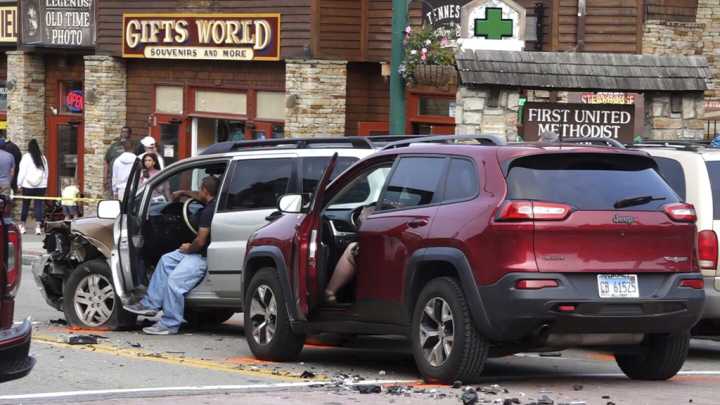 Multi-vehicle crash injures 7 in Tenn. tourist town