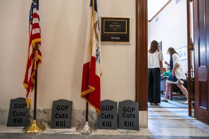 Capitol Lens | Grave sight - Roll Call