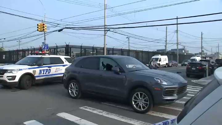 Agentes NYPD Disparan Contra Sospechosos Un Concesionario