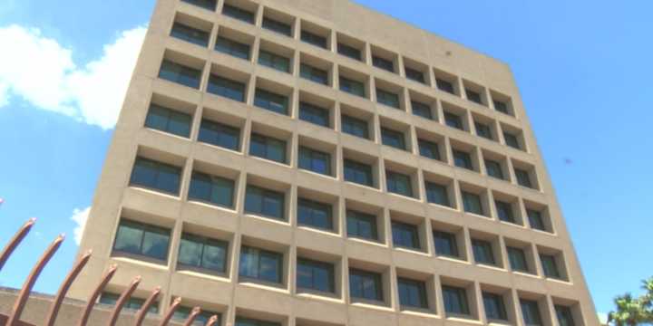Tucson volunteers work to help inform migrants of rights before immigration cases