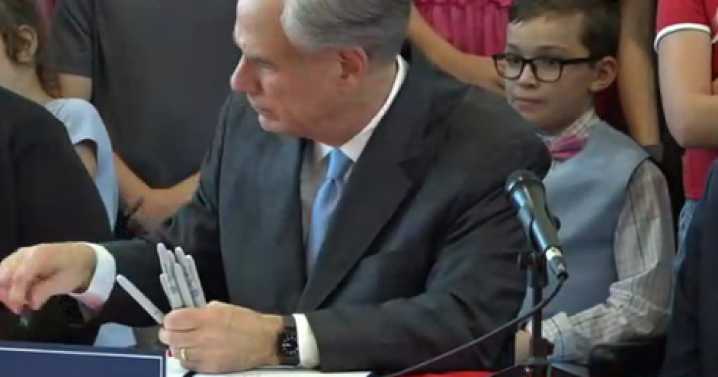 Abbott signs bill allocating $8.5 billion for Texas public schools, $4 billion for teacher raises
