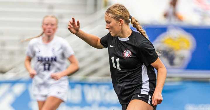 How Fort Zumwalt South and St. Joseph's advanced to Class 3 girls soccer state title game