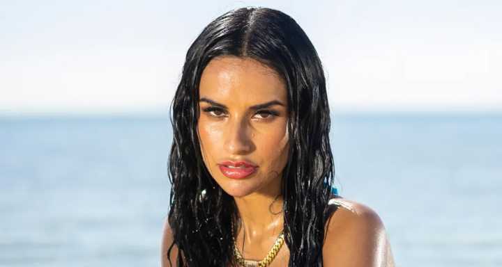 ‘Love Island USA’ Contestant Yulissa Escobar Apologizes for Using Racial Slur Days After She’s Removed from Show | Love Island, Peacock, Television, Yulissa Escobar | Just Jared: Celebrity News and Go