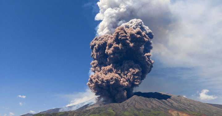 What made Mount Etna's latest eruption so rare