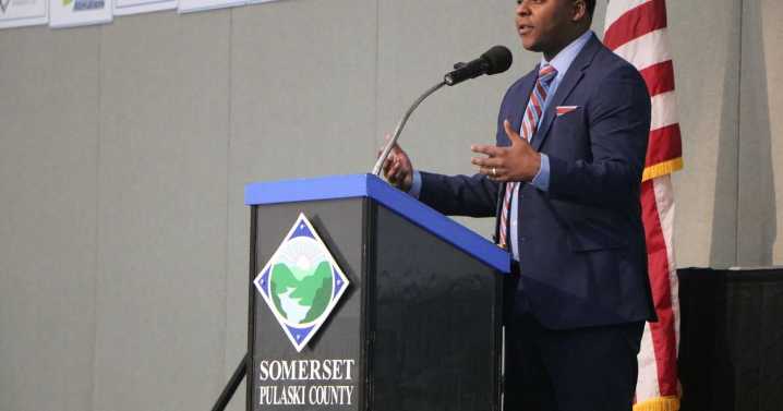 Union Commonwealth president teaches Chamber crowd about university's successes