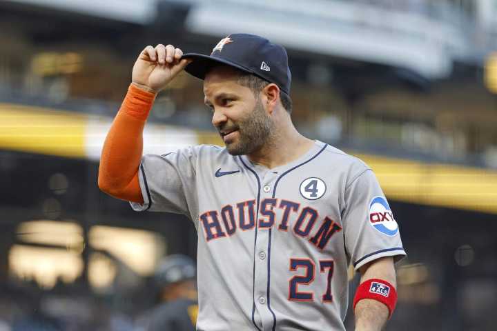As Jacob Melton arrives, Jose Altuve will remain Astros' left fielder