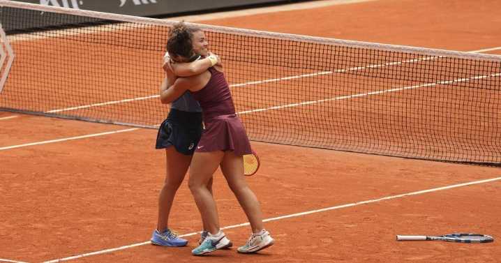 Italian duo Errani and Paolini win French Open women's doubles final