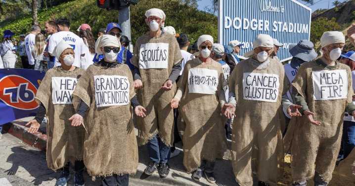 Letters to the Editor: The Dodgers’ and Giants’ Big Oil ads are just normal economic competition