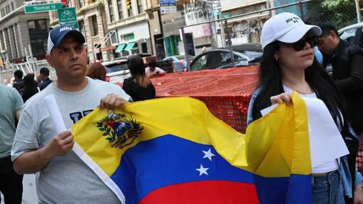 “Hemos pasado de ser un país poderoso a ser la escoria”: la rabia y frustración de los venezolanos al ver restringida su entrada a EE.UU.