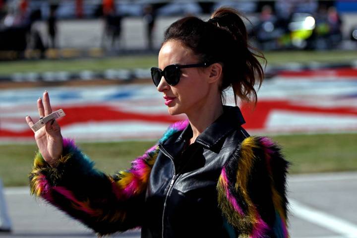 Samantha Busch Makes Heartbreaking Confession About Her Hair Loss Journey Samantha Busch has struggled a lot with a few health issues pertaining to her hair and recently provided an update via social 