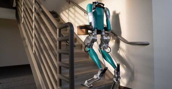 Amazon is reportedly training humanoid robots to deliver packages
