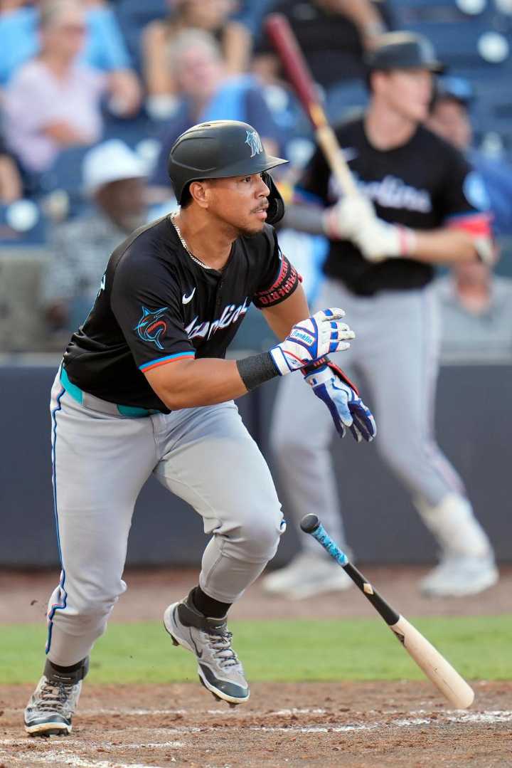 Hernández logra hit clave en la 10ma y Marlins superan a Morel y Rays 11