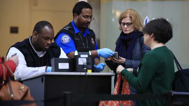 Judge blocks DHS from ending TSA union agreement