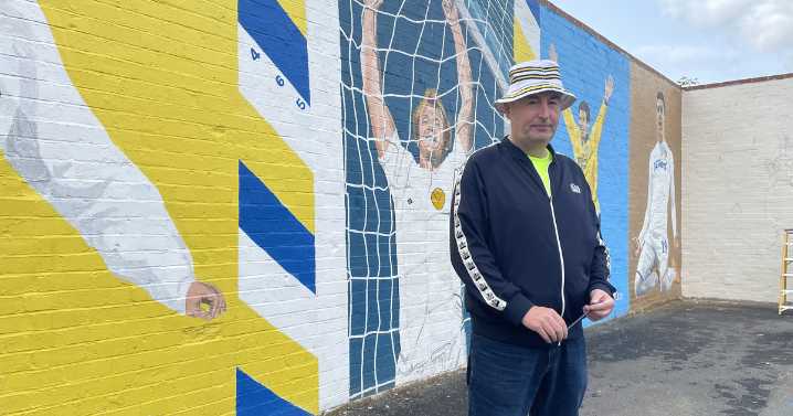 New Daniel Farke mural in progress ahead of Eddie Gray Leeds United documentary