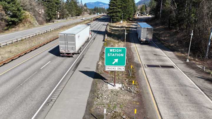 Oregon officials ticket over 100 truckers for bypassing weigh stations