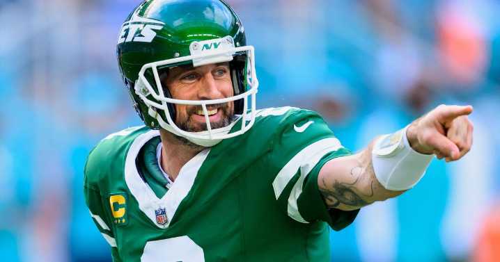 Aaron Rodgers ends months-long dance with Steelers, informs team he plans to sign, AP source says