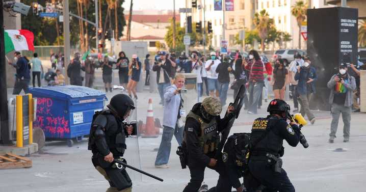 Los Angeles:  Immigration enforcement draws new protests