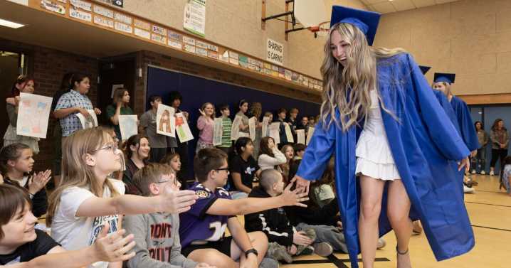 Photo: Billings Skyview graduates visit Sandstone Elementary students ahead of commencement