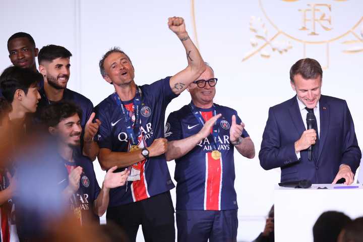 Macron a Luis Enrique: “Esta victoria te debe mucho”