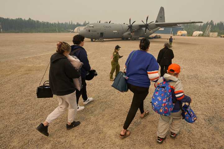 Saskatchewan premier resists call to bring in military to fight wildfires