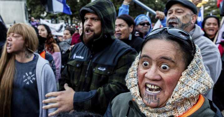 Cómo la polémica por un haka maorí, símbolo de Nueva Zelanda, llevó caos y parálisis al Parlamento