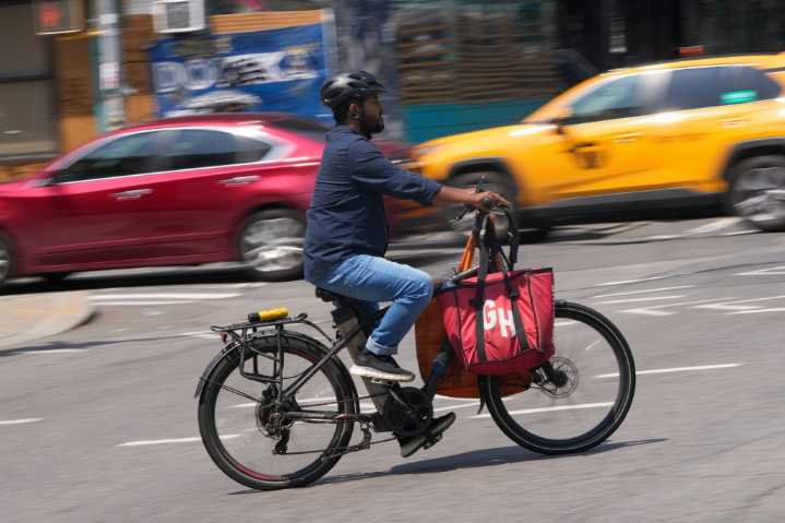 NYC poised to seek 15 mph speed limit on e-bikes amid crackdown, safety concerns