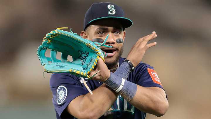 Julio robs HR, but Seattle Mariners losing streak hits 4