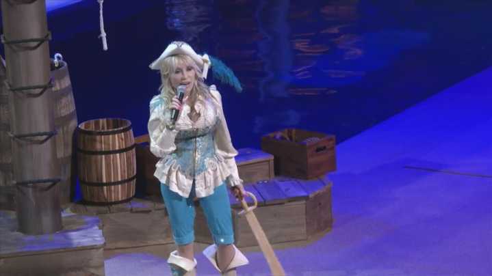 Dolly Parton opens Pirates Voyage Dinner & Show in PCB
