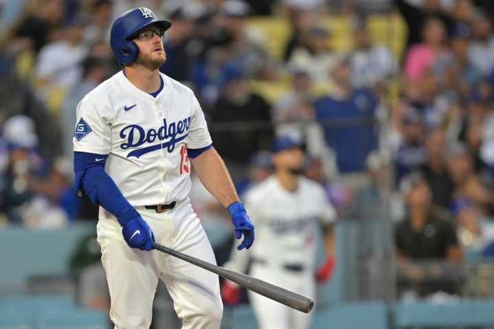Muncy’s 2 homers and Freeman’s RBI double lift Dodgers over Mets in 10 innings