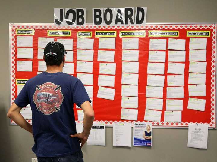 Canada's unemployment rate hits 7%, highest since 2016 outside the pandemic