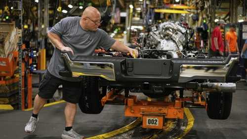 US job openings rose unexpectedly in April, a sign the American labor market remains resilient