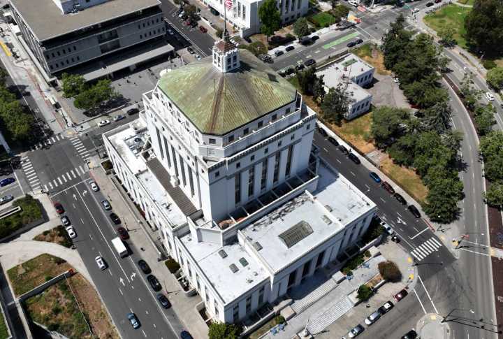 Alameda County jurors get pay cut: Daily rate dropping from $100 to $15 after state cuts funding