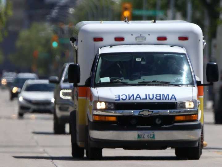 Two sent to hospital after house fire on Manitoba Avenue in Winnipeg