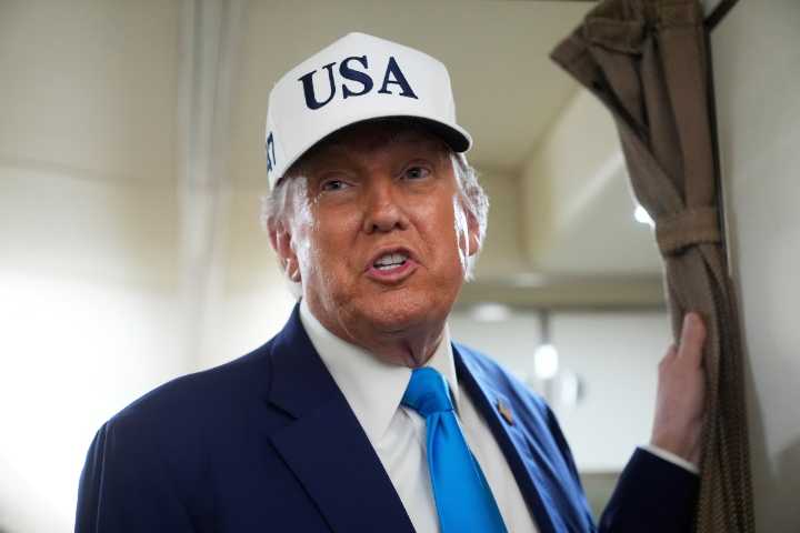 Trump dice que se revisarán los contratos del Gobierno con empresas de Musk
