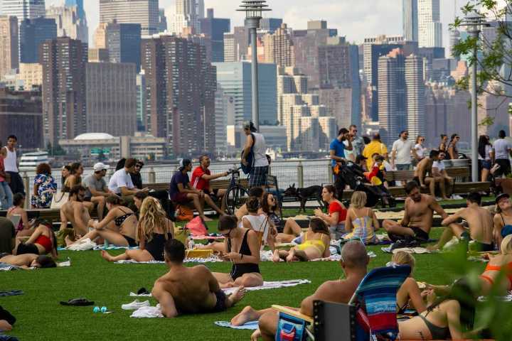 Temperatures Will Feel Like A Sweltering 94º In NYC This Week Amid High Humidity
