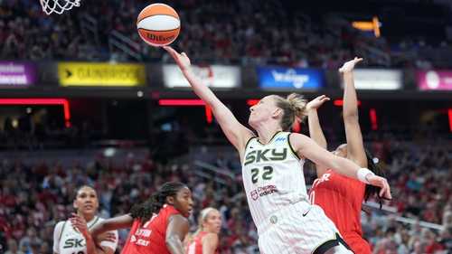 WNBA news: Chicago Sky host Indiana Fever for first-ever women's basketball game at United Center