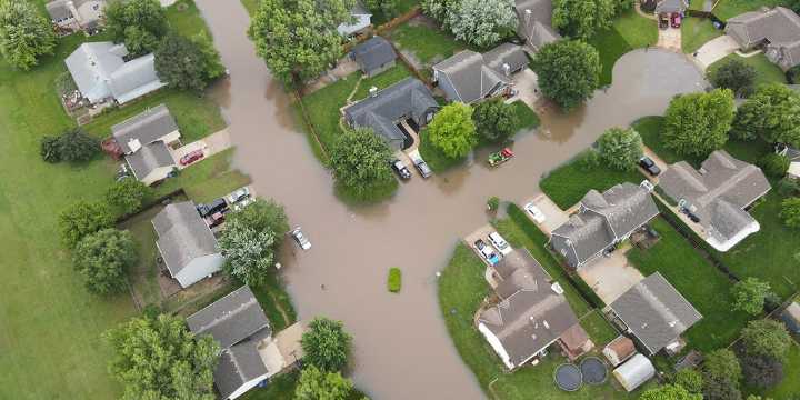 VIDEO: Record rainfall engulfs Kansas town, leading to extensive flooding