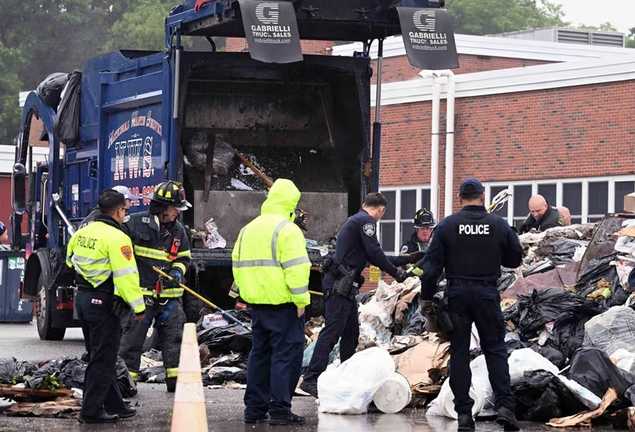 Hallan a un indigente hispano muerto en contenedor de basura en Suffolk