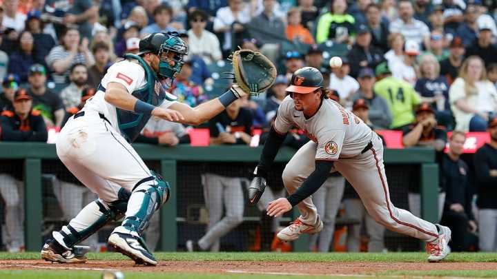 Mariners blow late lead as Orioles rally for 3