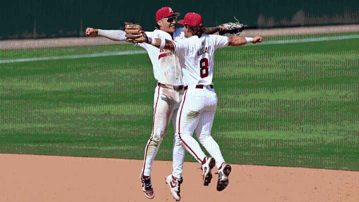 No. 3 Arkansas Razorbacks advance to Fayetteville Regional final, defeat Creighton 12