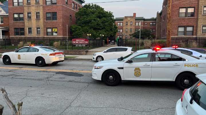 Suspect arrested after 1 killed, 1 injured in shooting at Indy apartment complex