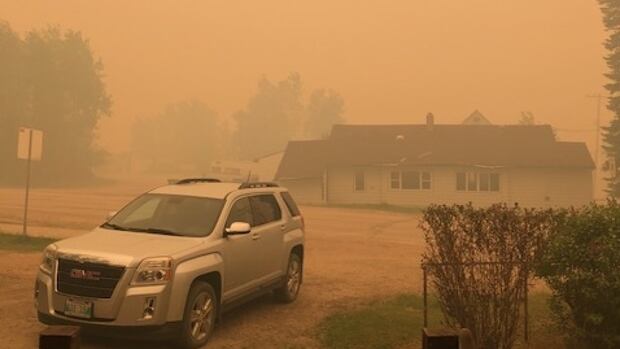Mandatory evacuation order issued for Snow Lake, Man., due to wildfires