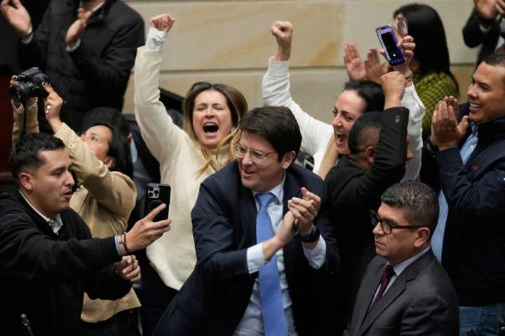 Colombian senator and would-be presidential candidate is shot and wounded at Bogota rally